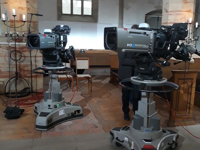 Zwei große ZDF Kameras